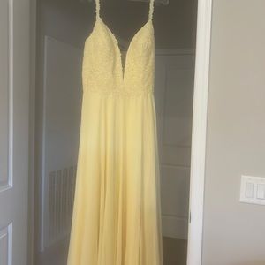 PG-B2012 Daffodil, size 16, still have tags on it.